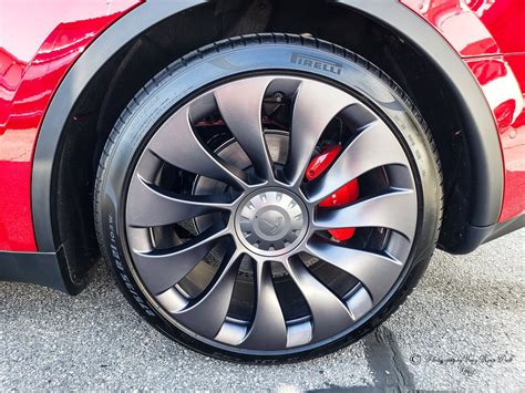 model y performance tire size
